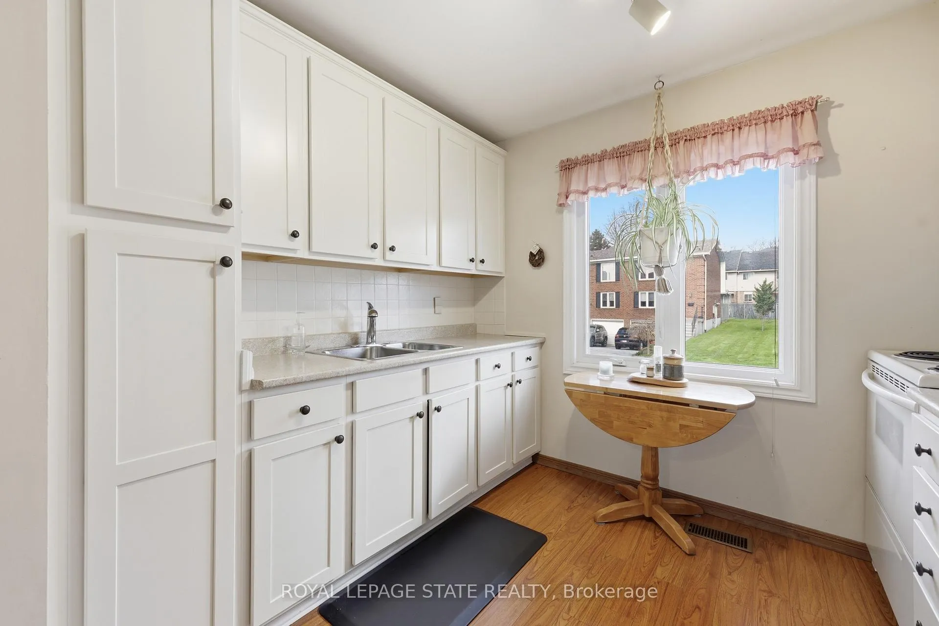 Photo 13 of Unit 21, 299 Limeridge Road W, Hamilton, Rolston — HOMEH