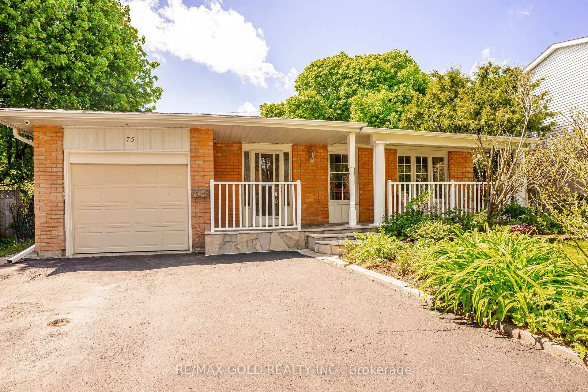 Photo 4 of 75 Mancroft Crescent, Brampton, Central Park — HOMEH