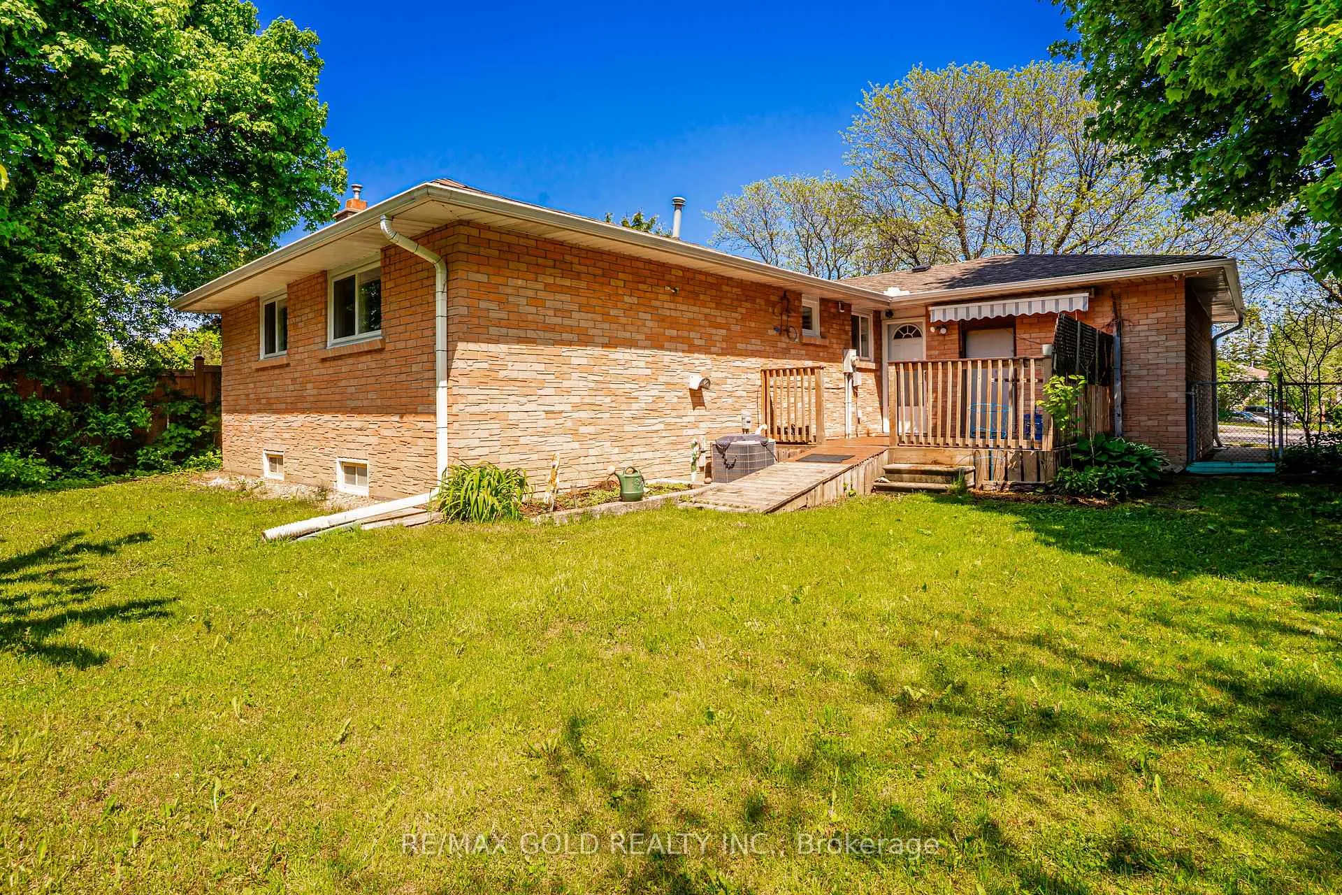 Photo 36 of 75 Mancroft Crescent, Brampton, Central Park — HOMEH