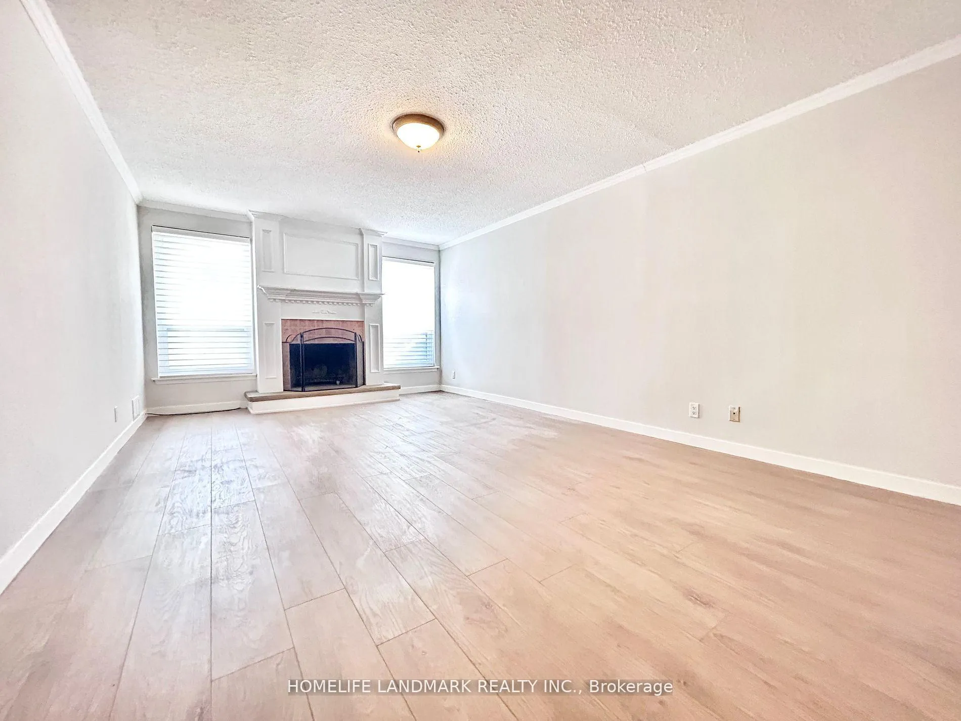 Photo 6 of 18 Summerfeldt Crescent, Markham, Unionville — HOMEH