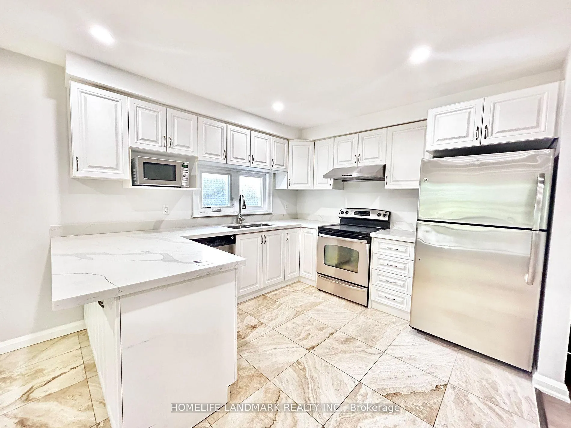 Photo 9 of 18 Summerfeldt Crescent, Markham, Unionville — HOMEH