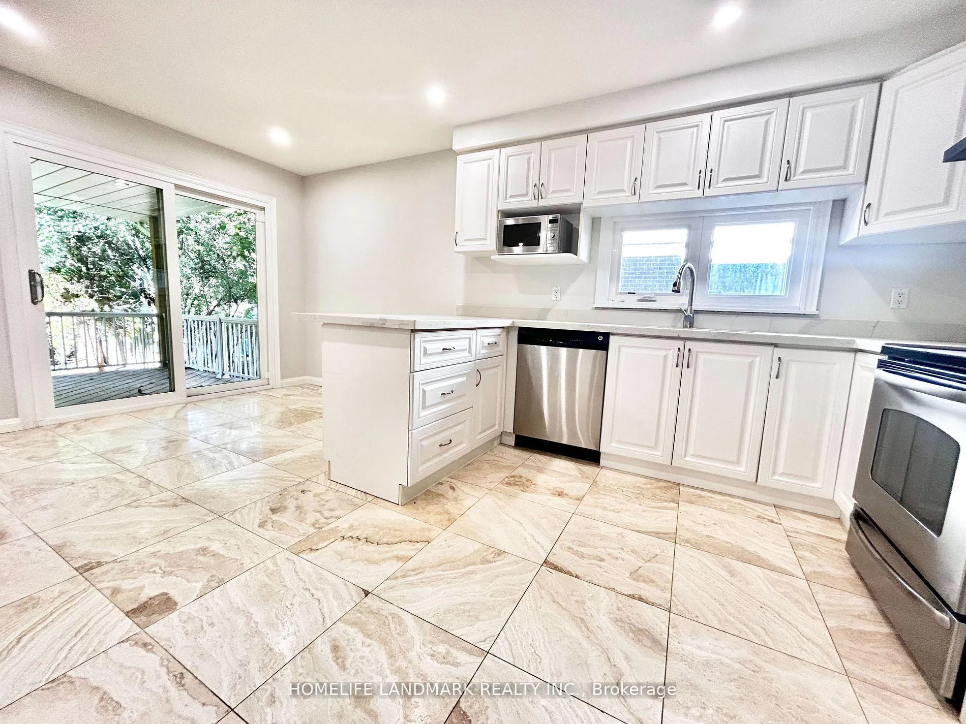 Photo 10 of 18 Summerfeldt Crescent, Markham, Unionville — HOMEH