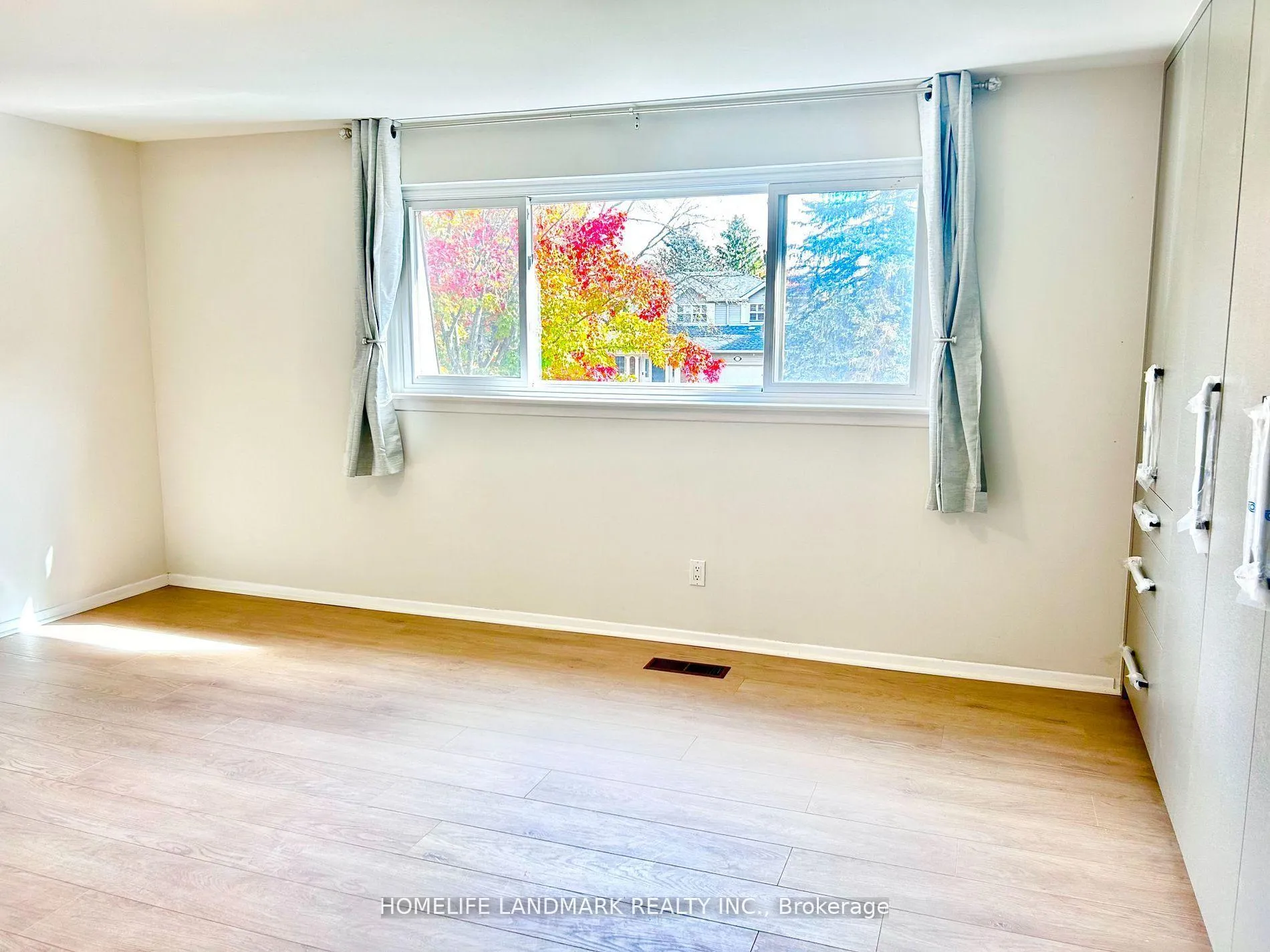 Photo 11 of 18 Summerfeldt Crescent, Markham, Unionville — HOMEH
