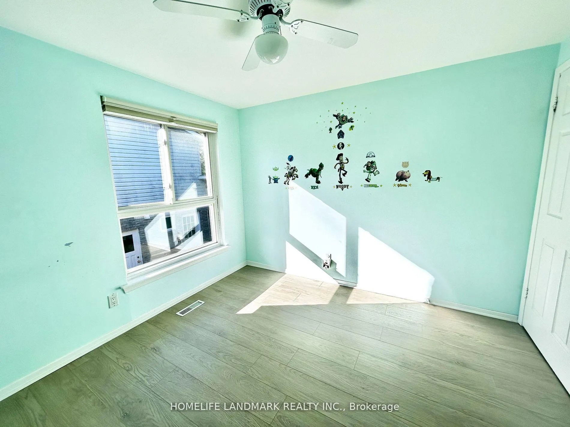 Photo 12 of 18 Summerfeldt Crescent, Markham, Unionville — HOMEH