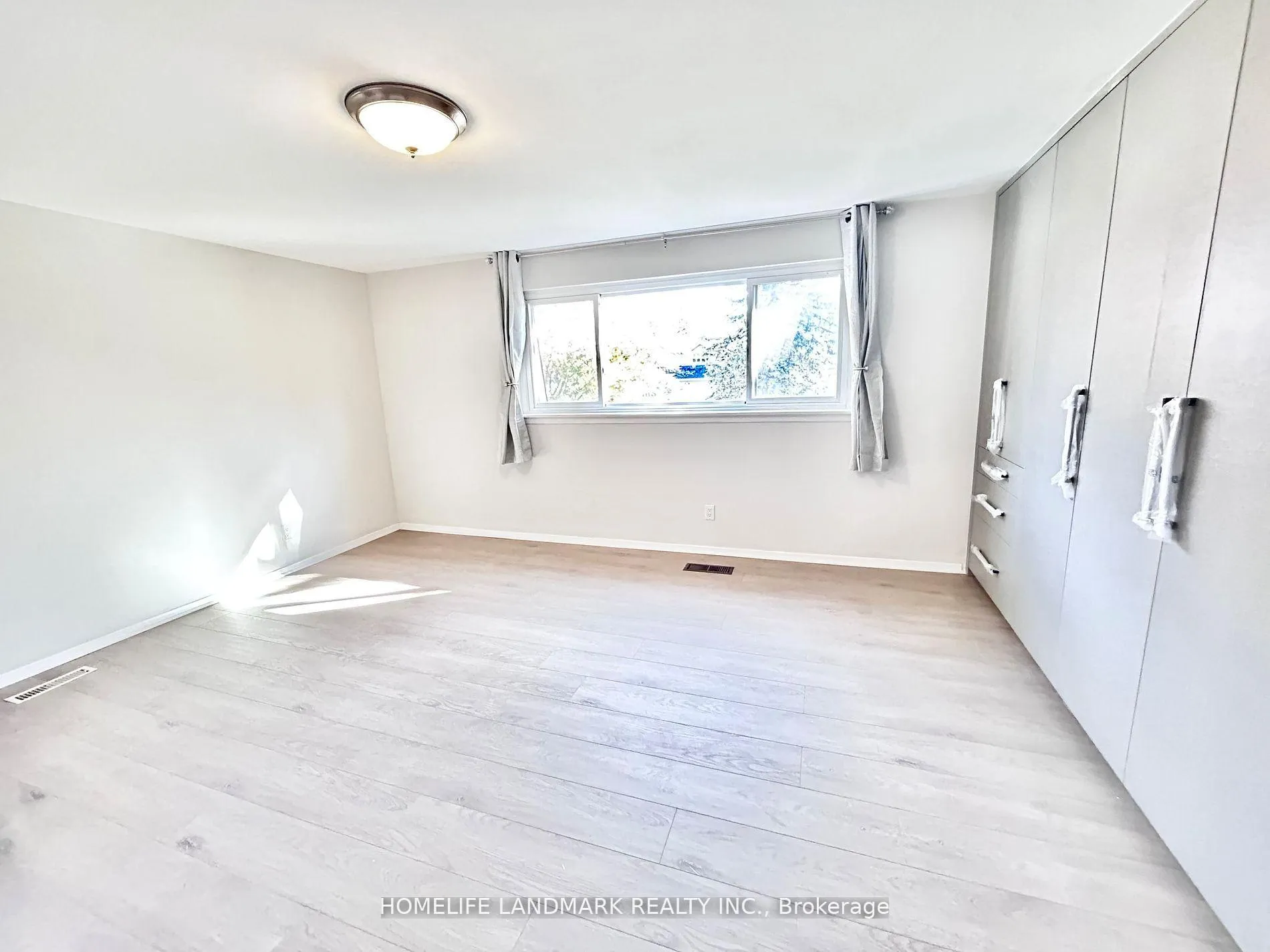 Photo 13 of 18 Summerfeldt Crescent, Markham, Unionville — HOMEH