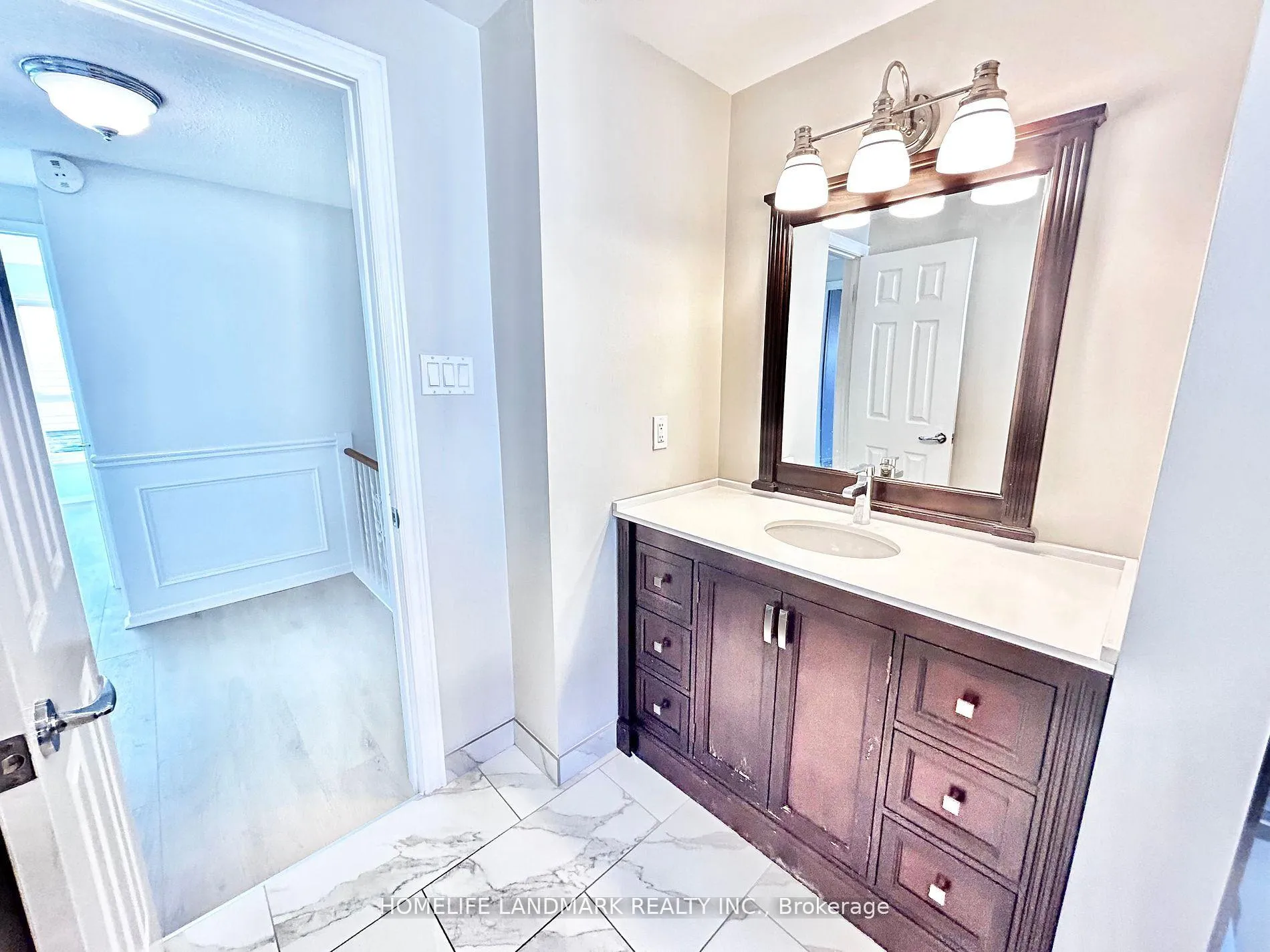 Photo 16 of 18 Summerfeldt Crescent, Markham, Unionville — HOMEH