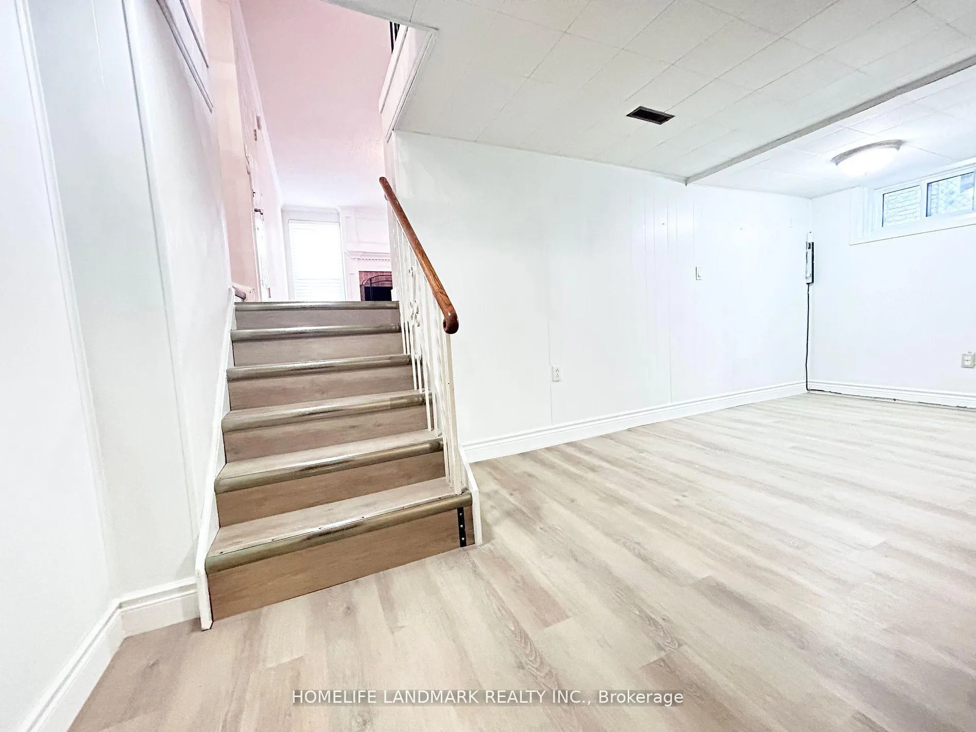 Photo 17 of 18 Summerfeldt Crescent, Markham, Unionville — HOMEH