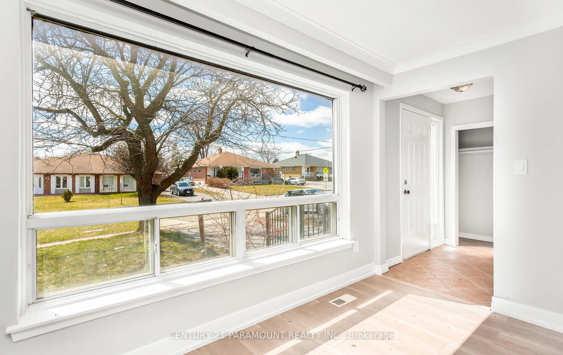 Photo 2 of 39 Aloma Crescent, Brampton, Avondale — HOMEH