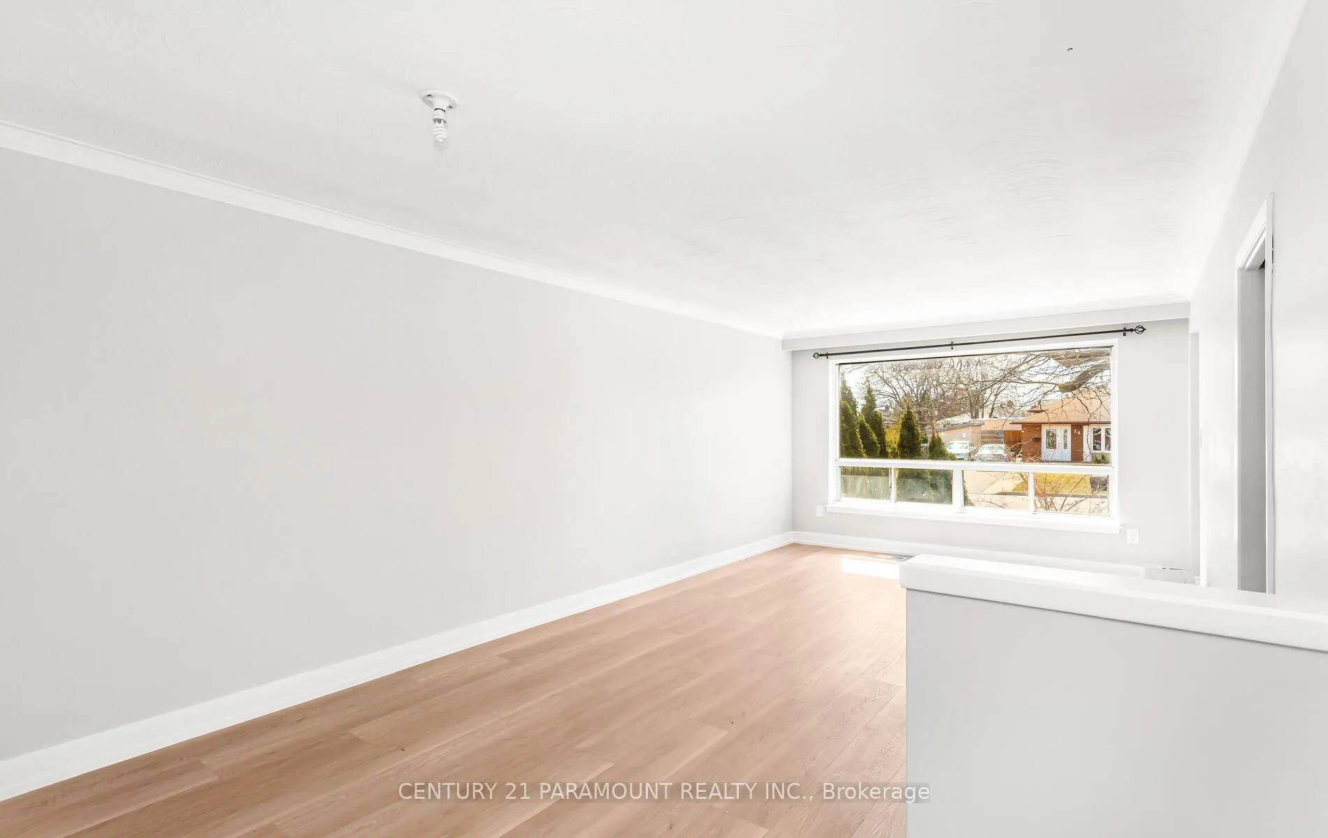 Photo 3 of 39 Aloma Crescent, Brampton, Avondale — HOMEH
