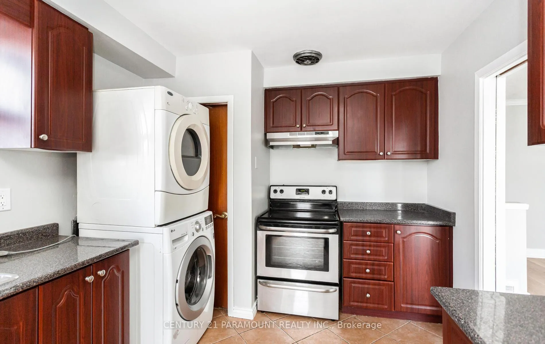 Photo 6 of 39 Aloma Crescent, Brampton, Avondale — HOMEH
