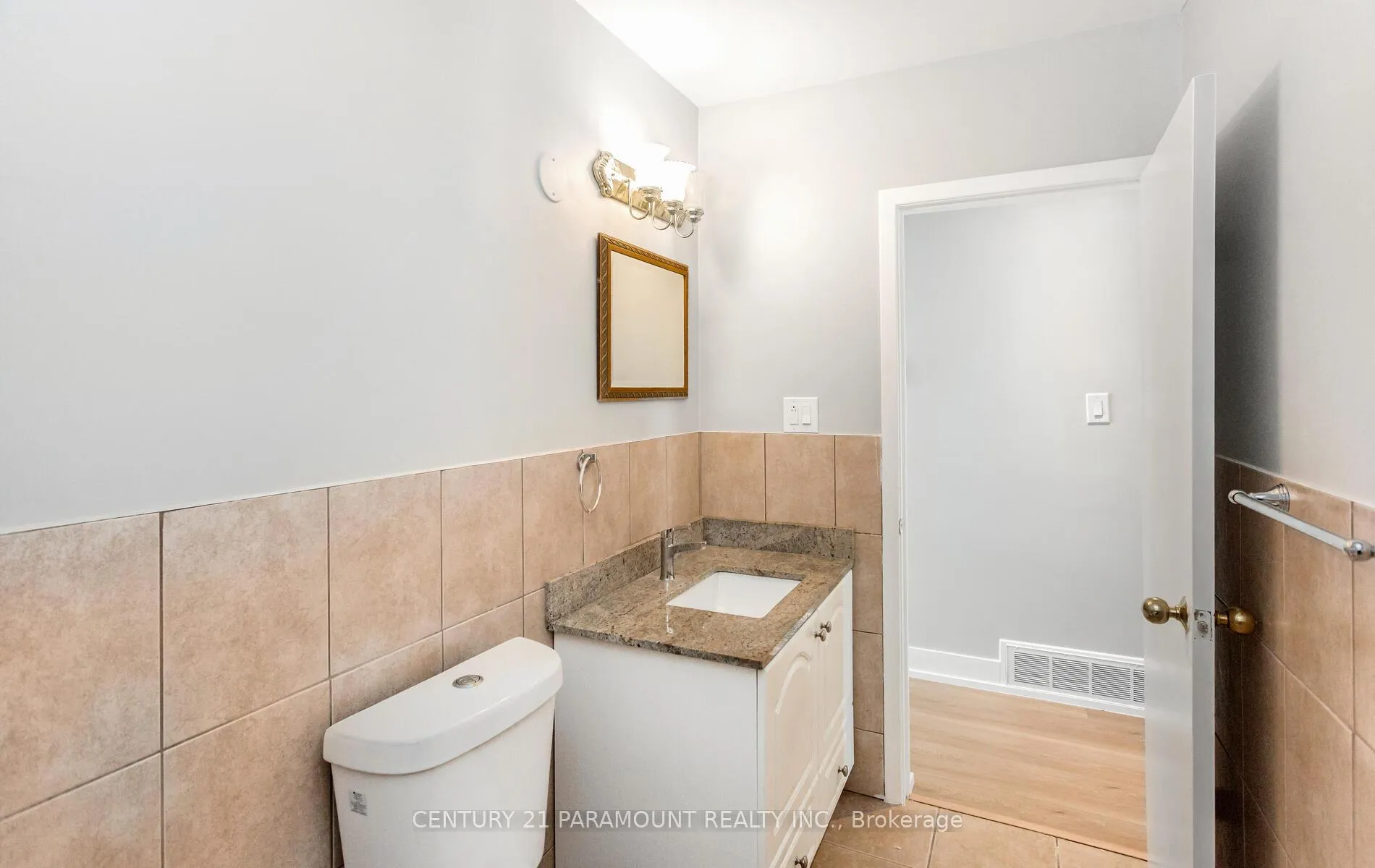 Photo 10 of 39 Aloma Crescent, Brampton, Avondale — HOMEH