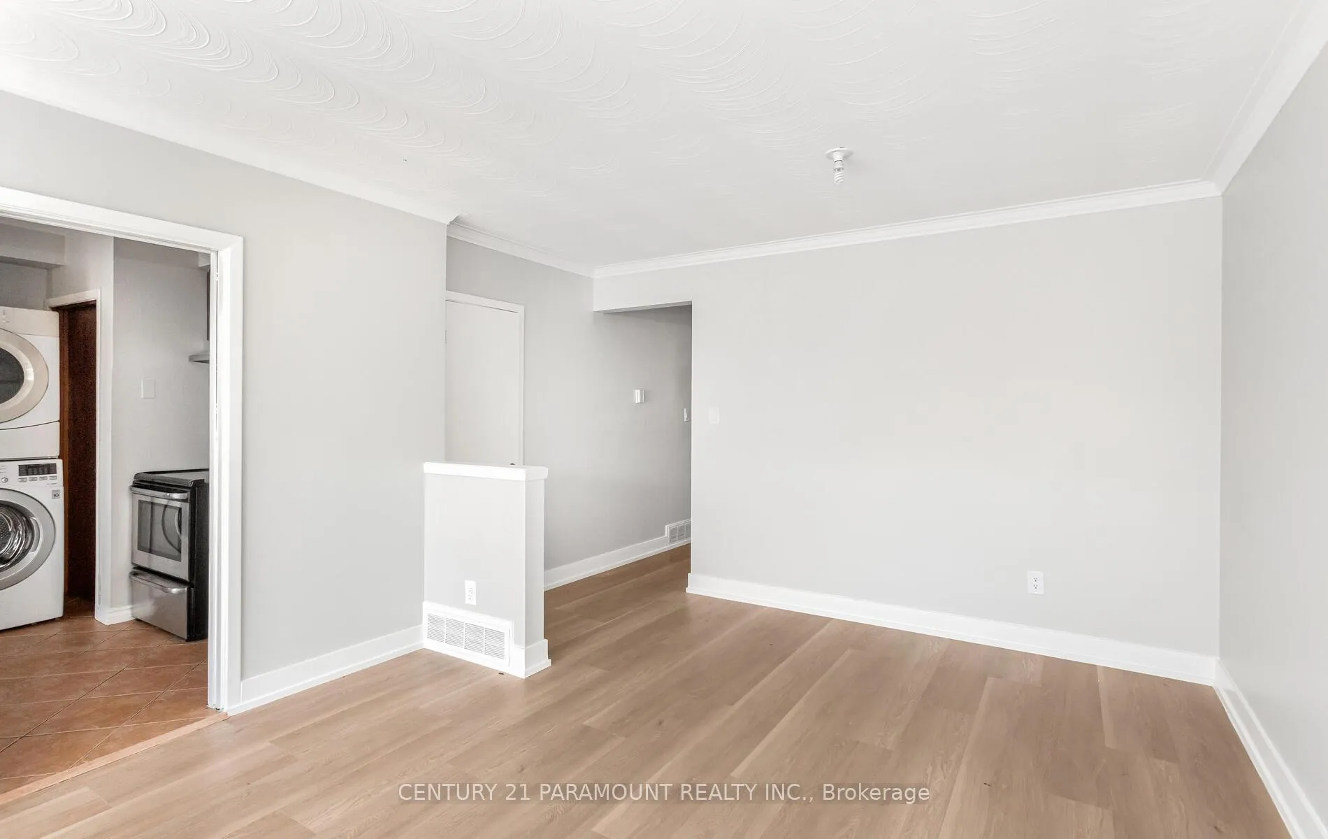 Photo 13 of 39 Aloma Crescent, Brampton, Avondale — HOMEH