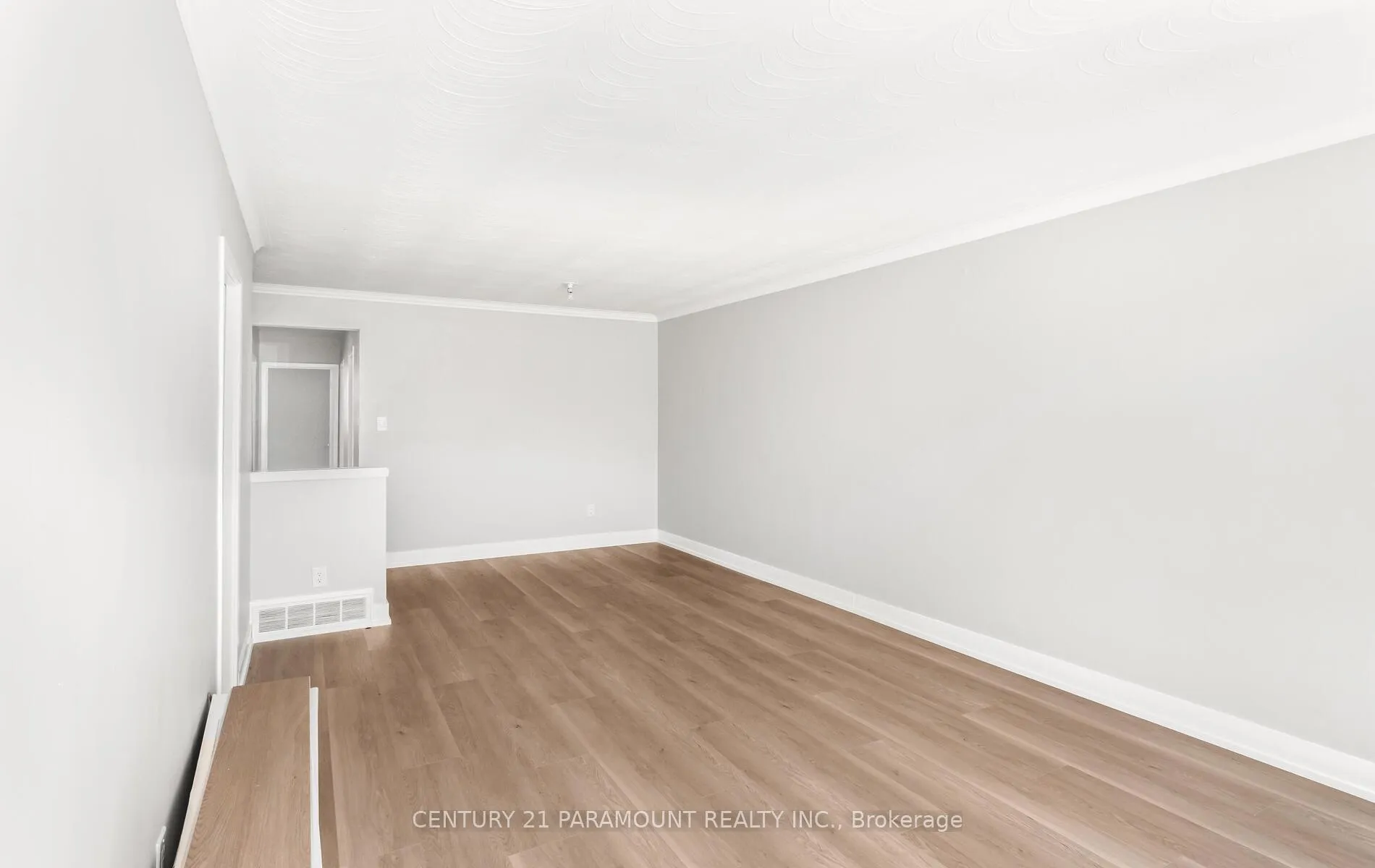 Photo 15 of 39 Aloma Crescent, Brampton, Avondale — HOMEH