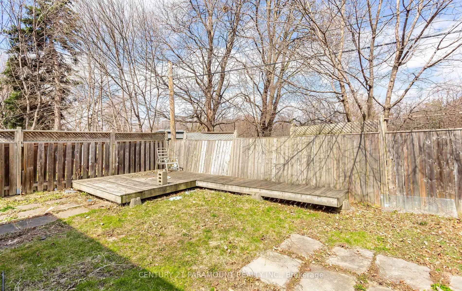 Photo 18 of 39 Aloma Crescent, Brampton, Avondale — HOMEH