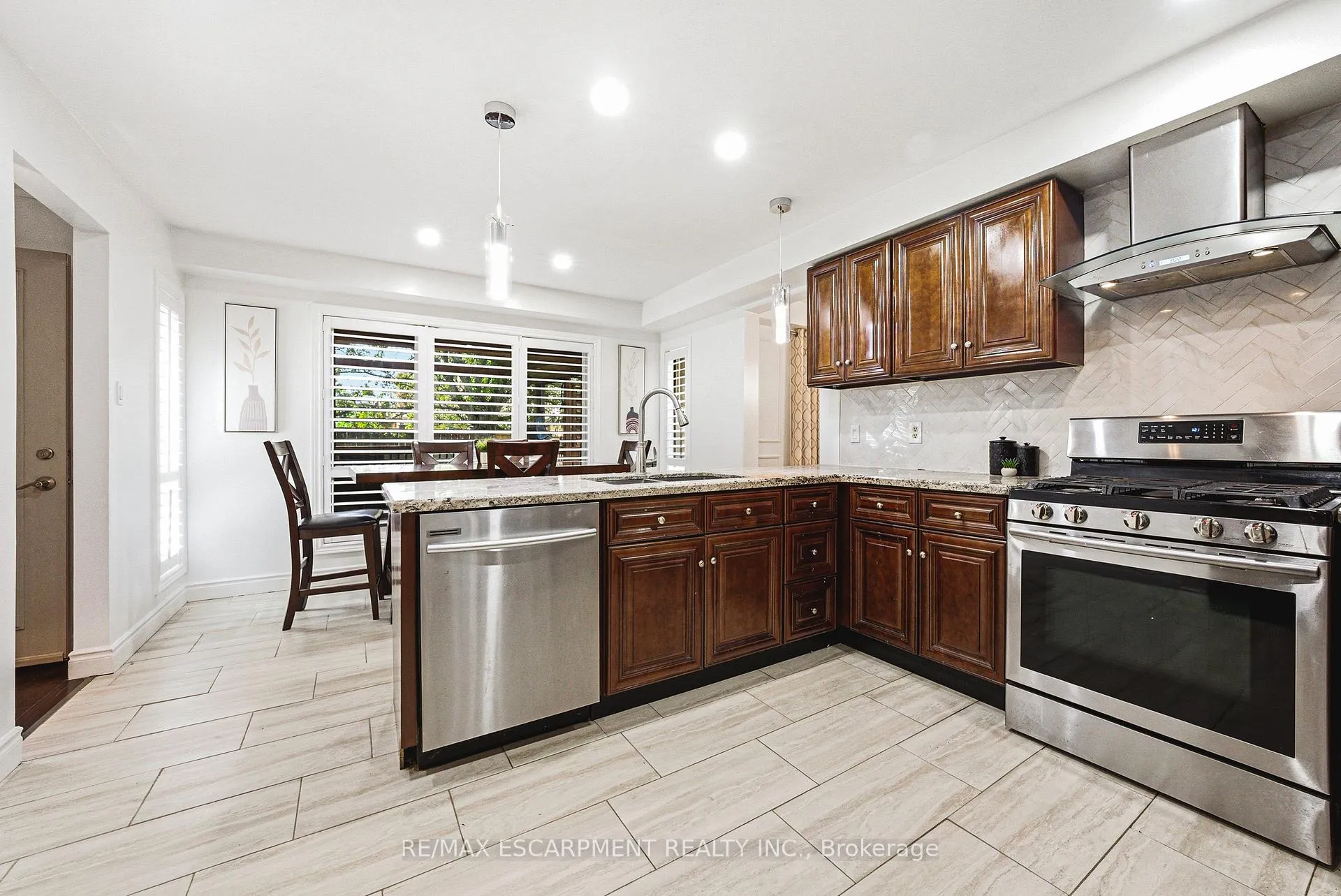 Photo 11 of 3217 Sovereign Road, Burlington, Headon — HOMEH