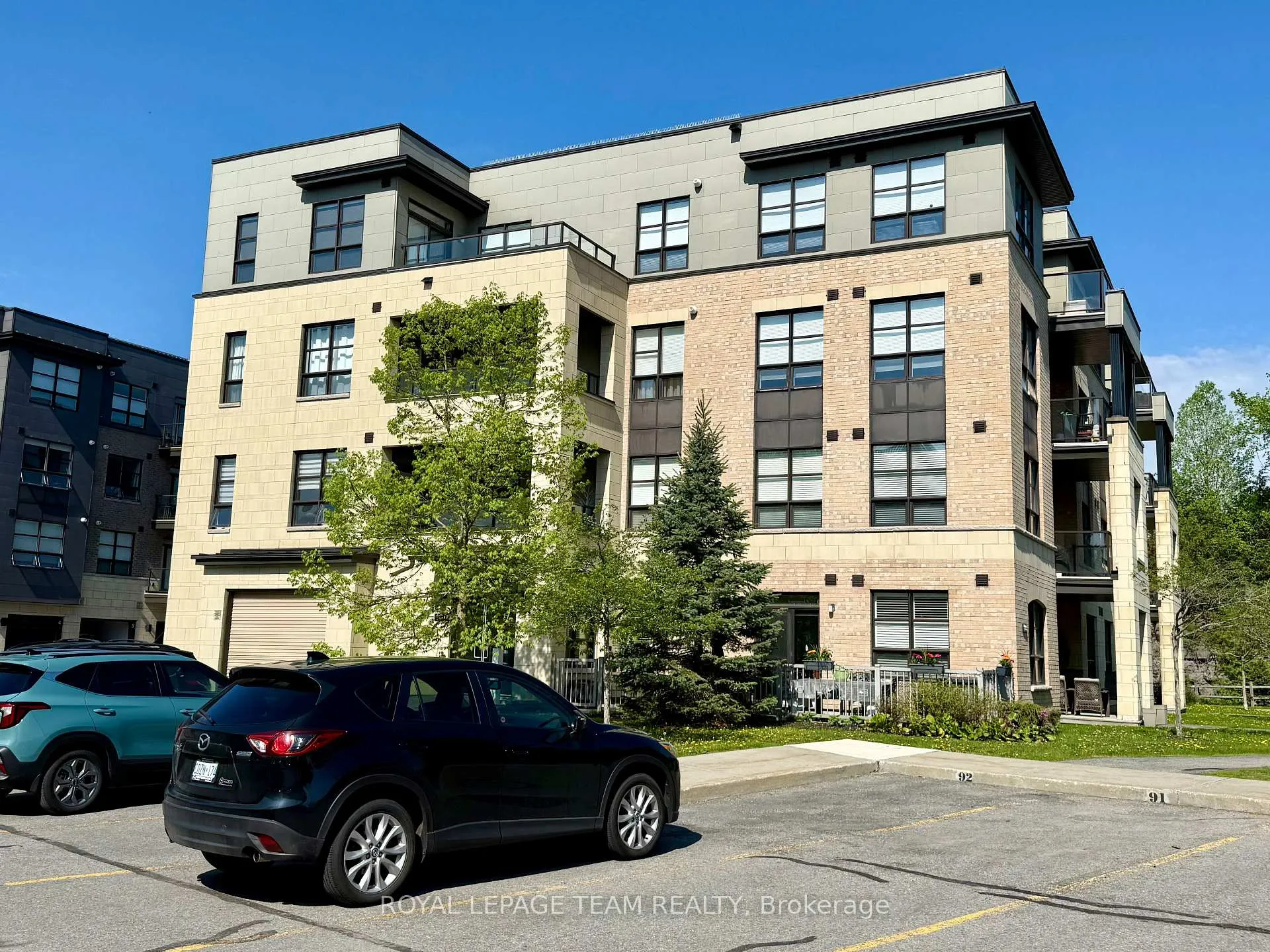 Front of Unit 302, 100 Montblanc Private