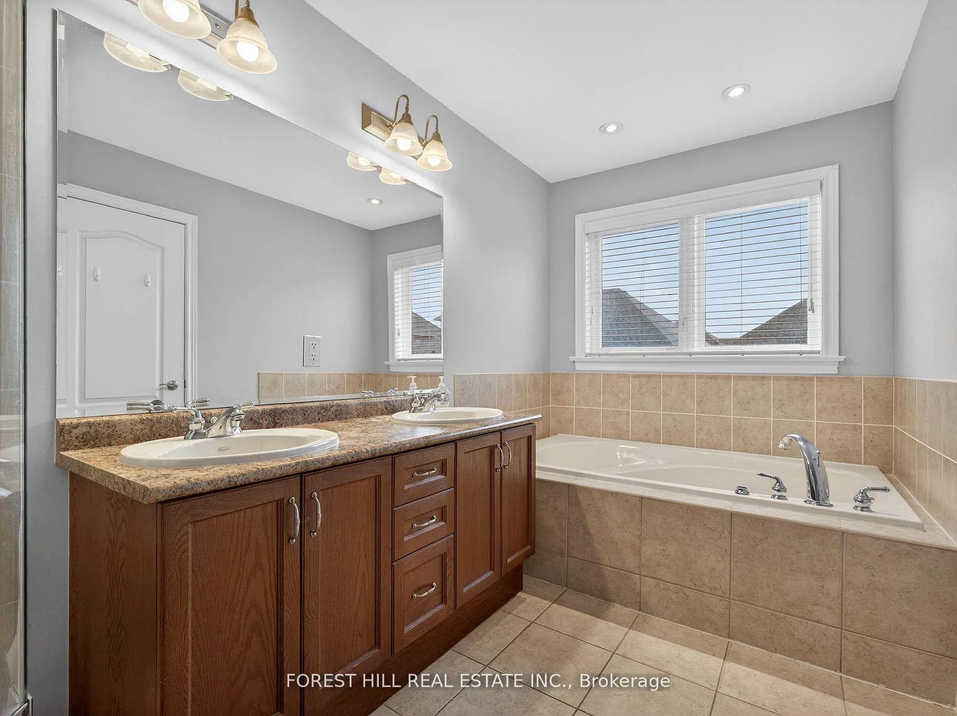 Photo 14 of 53 Marc Santi Boulevard, Vaughan, Patterson — HOMEH