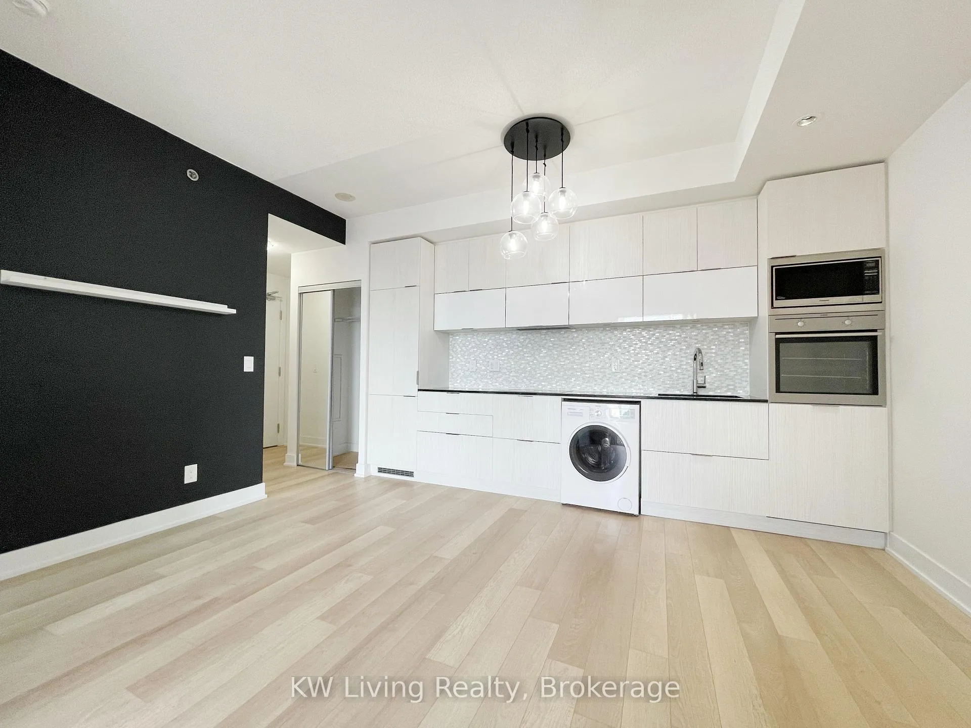 Front of Unit 2504, 318 Richmond Street W