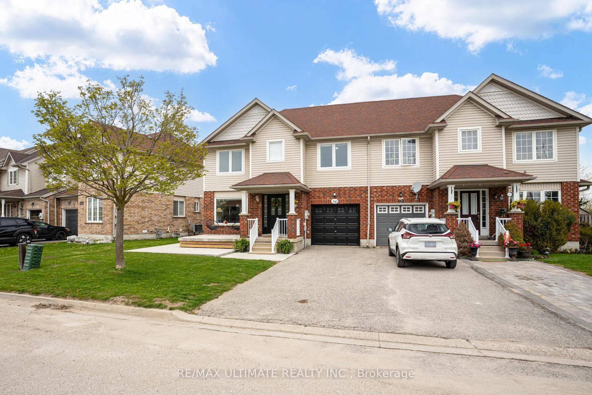 Photo 2 of 94 Thrushwood Drive, Barrie, 400 West — HOMEH
