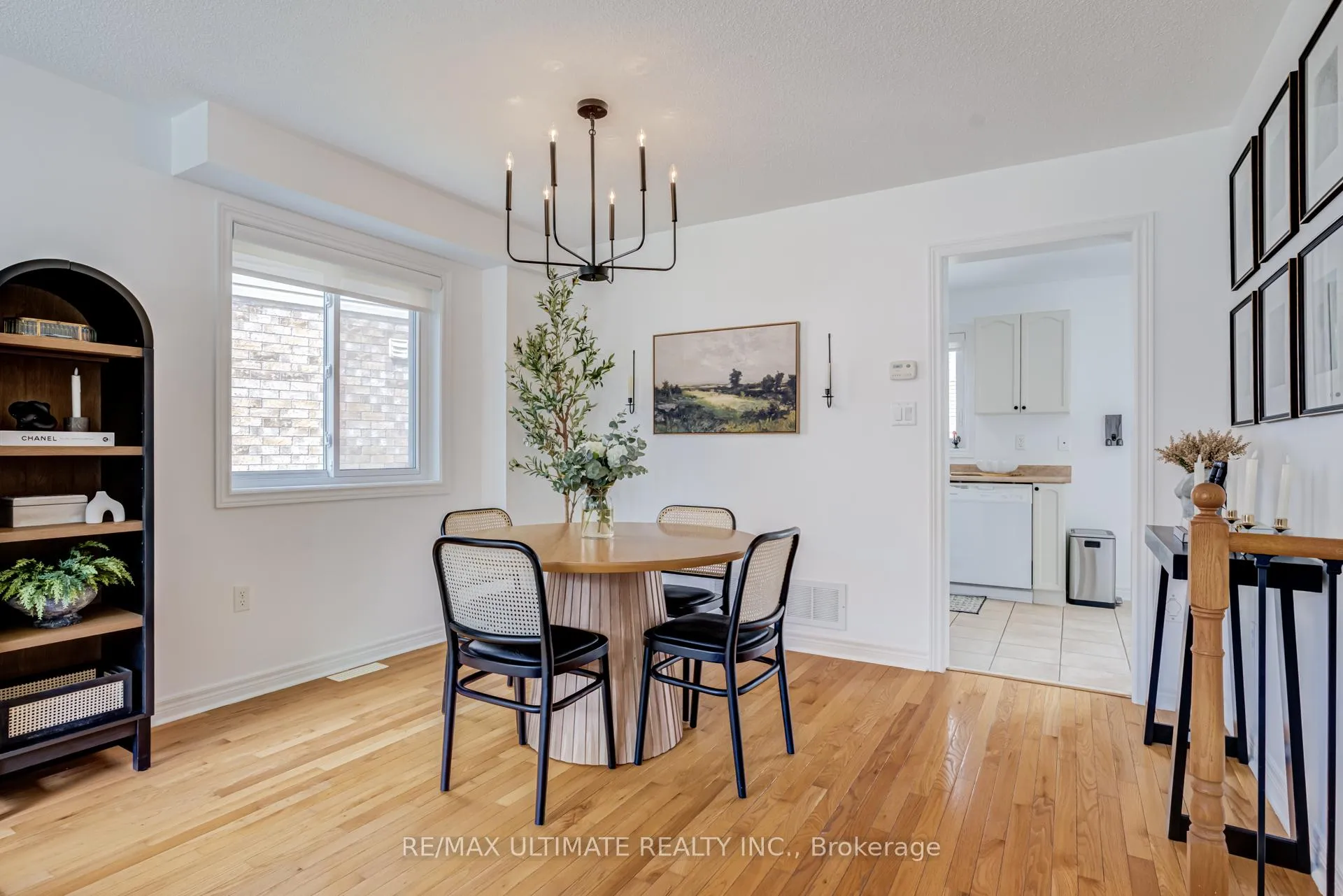 Photo 7 of 94 Thrushwood Drive, Barrie, 400 West — HOMEH