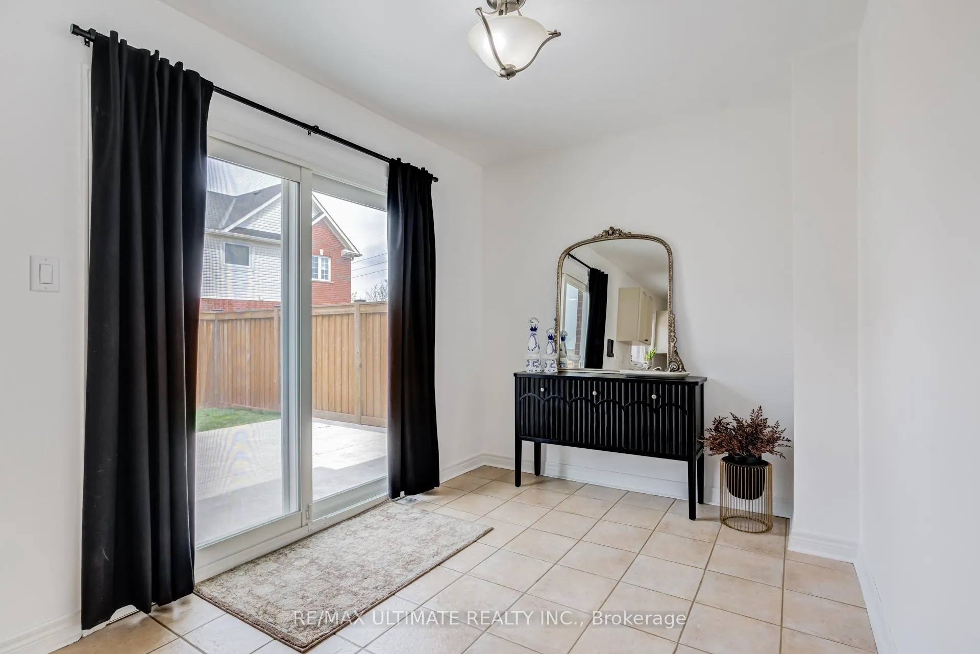 Photo 12 of 94 Thrushwood Drive, Barrie, 400 West — HOMEH
