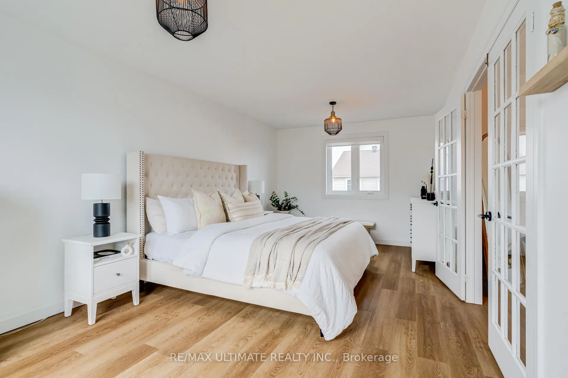 Photo 16 of 94 Thrushwood Drive, Barrie, 400 West — HOMEH