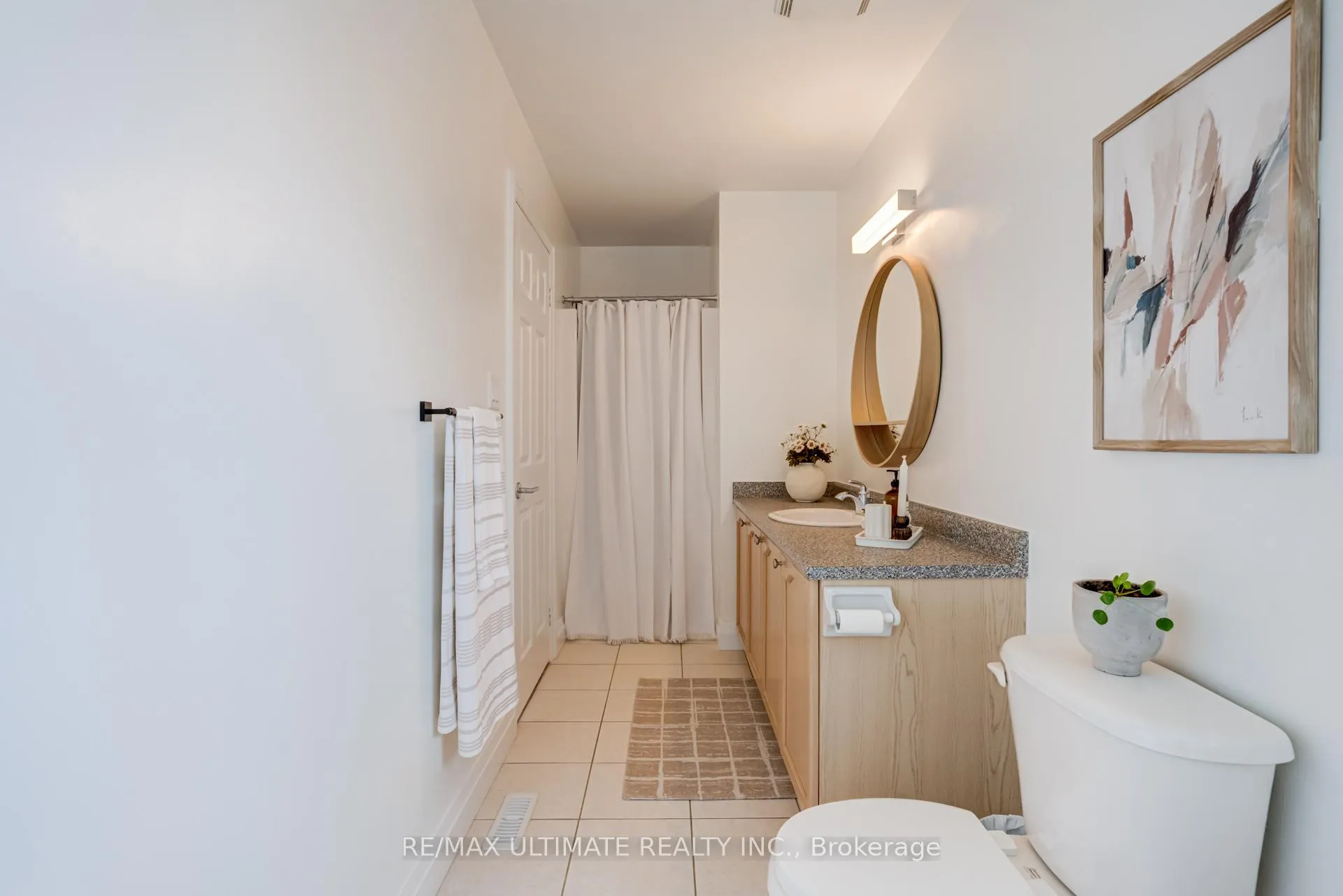 Photo 21 of 94 Thrushwood Drive, Barrie, 400 West — HOMEH