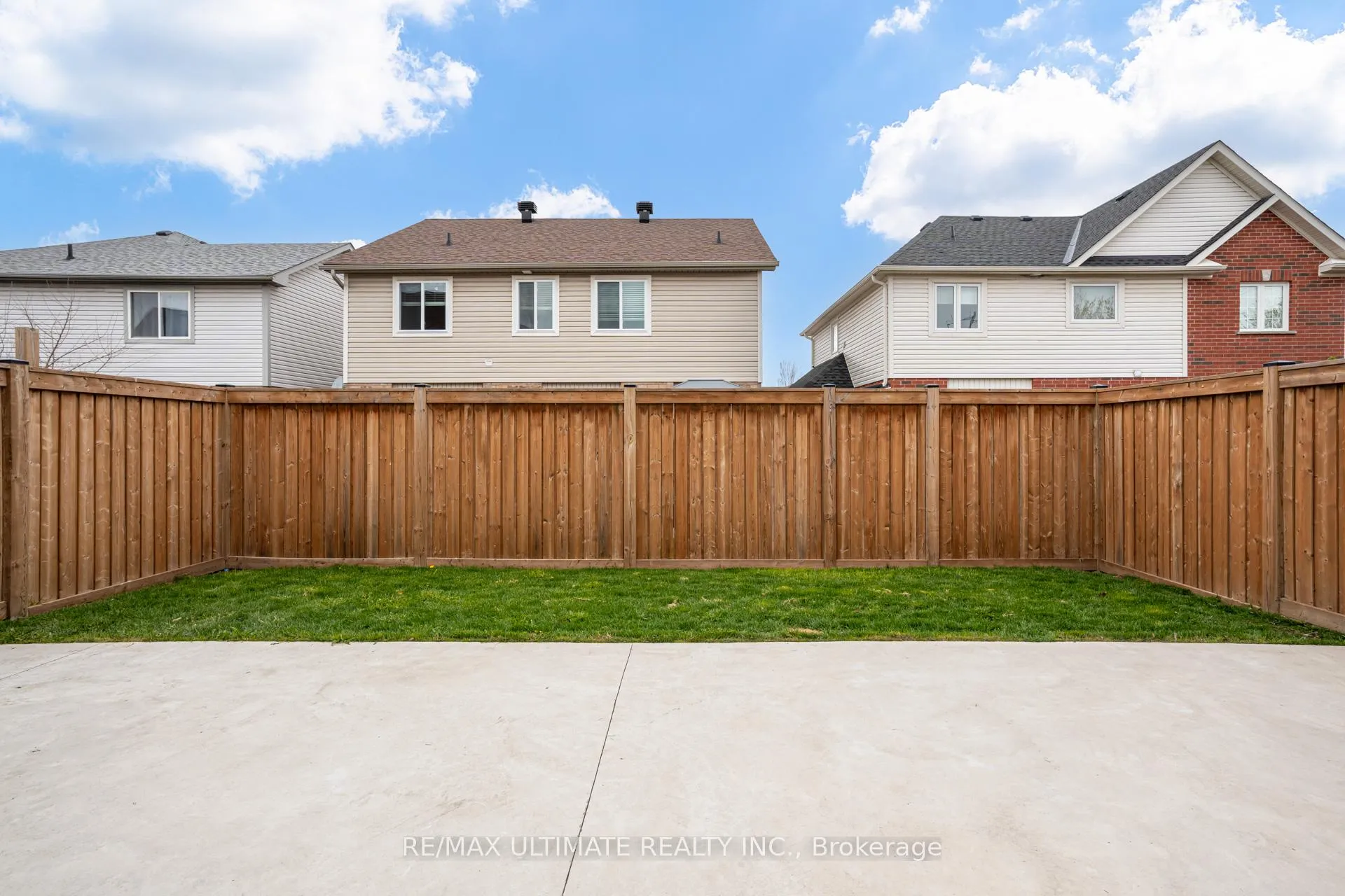 Photo 25 of 94 Thrushwood Drive, Barrie, 400 West — HOMEH