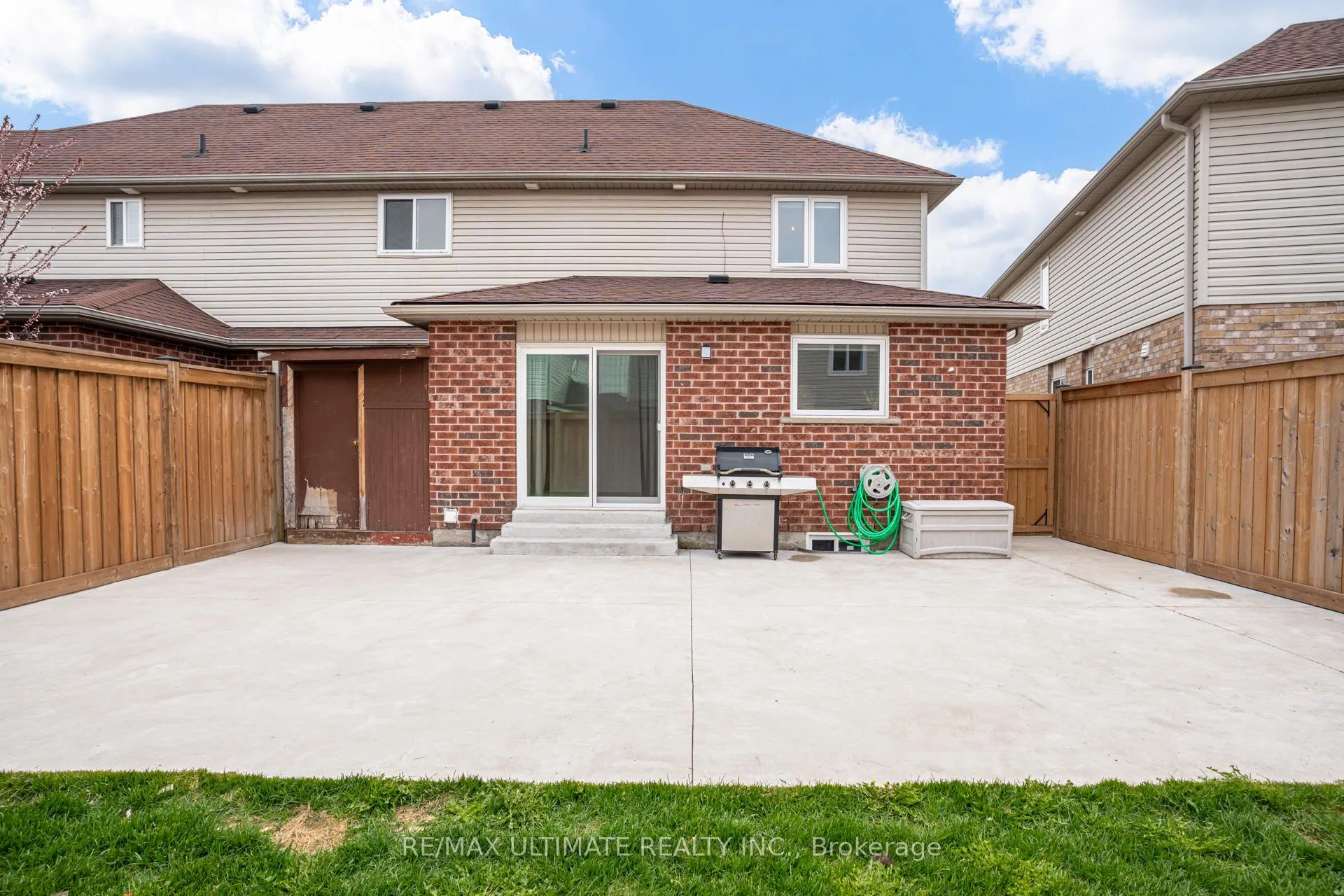 Photo 26 of 94 Thrushwood Drive, Barrie, 400 West — HOMEH