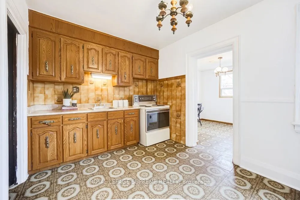 Photo 11 of 514 Concord Avenue, Toronto, Dovercourt-Wallace Emerson-Junction — HOMEH