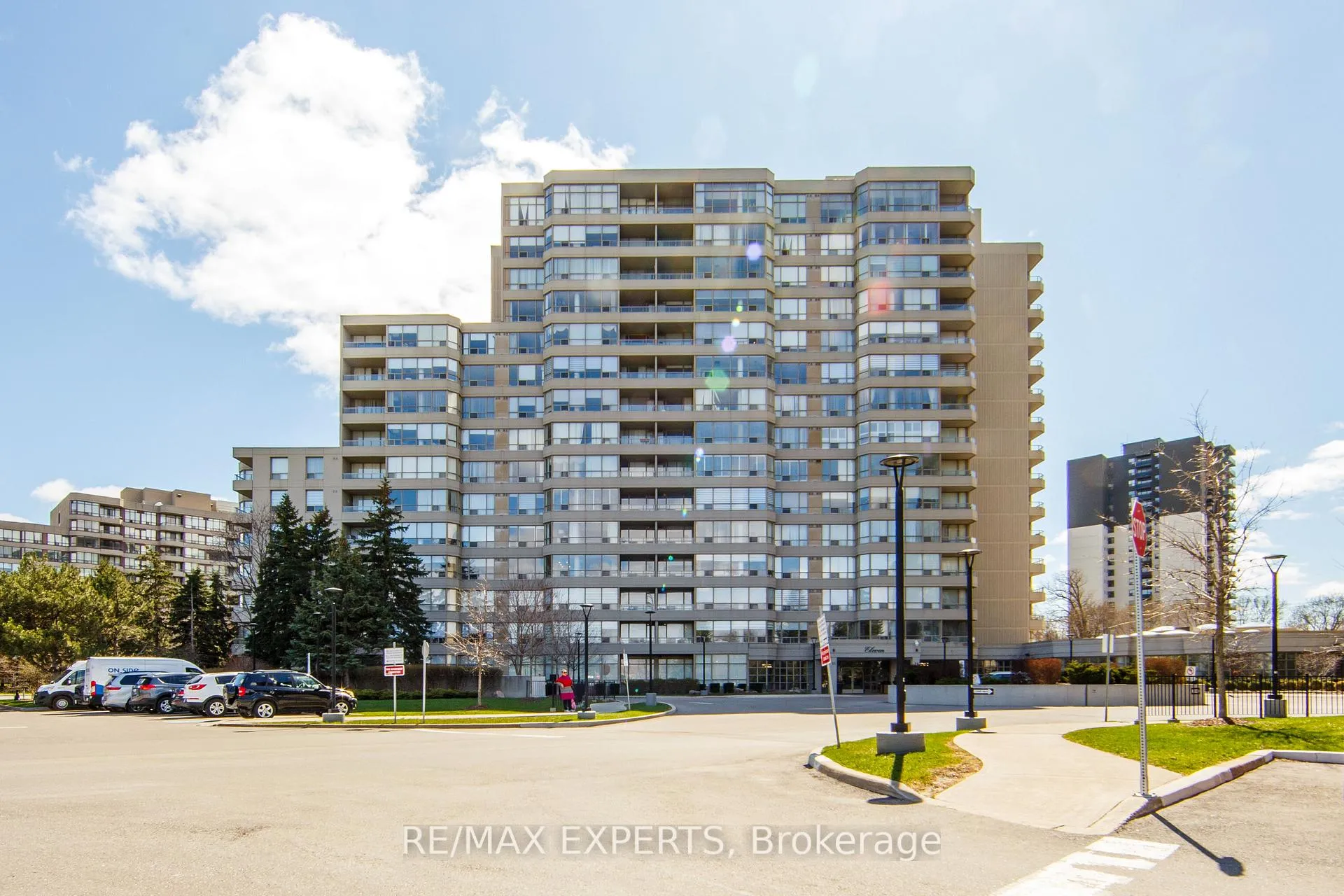Photo 1 of Unit 1102, 11 Townsgate Drive, Vaughan, Crestwood-Springfarm-Yorkhill — HOMEH