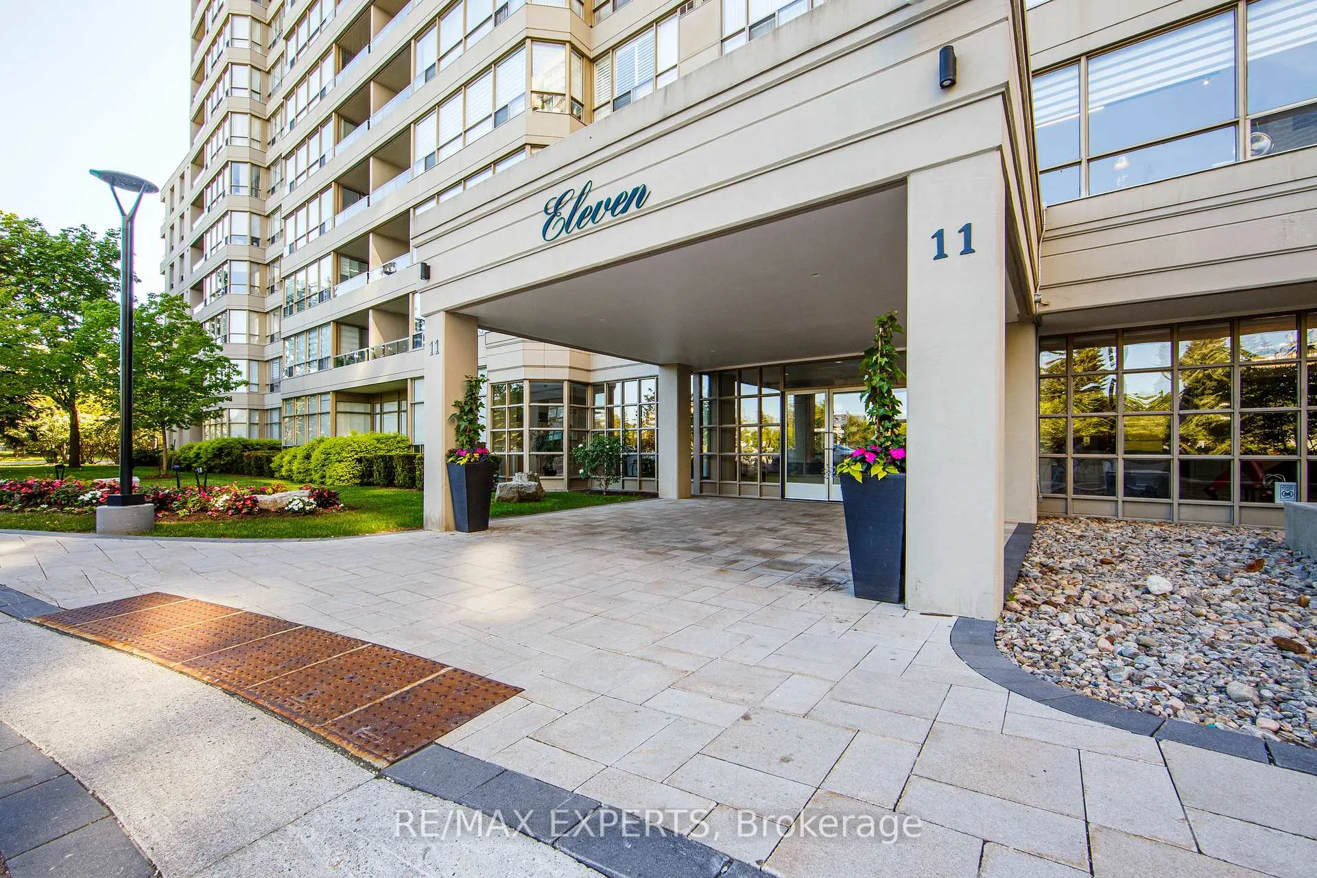 Photo 2 of Unit 1102, 11 Townsgate Drive, Vaughan, Crestwood-Springfarm-Yorkhill — HOMEH