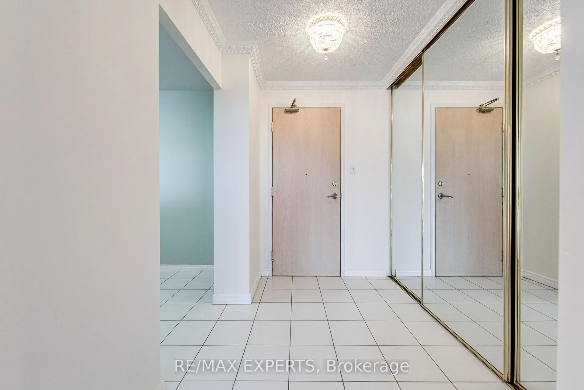 Photo 5 of Unit 1102, 11 Townsgate Drive, Vaughan, Crestwood-Springfarm-Yorkhill — HOMEH