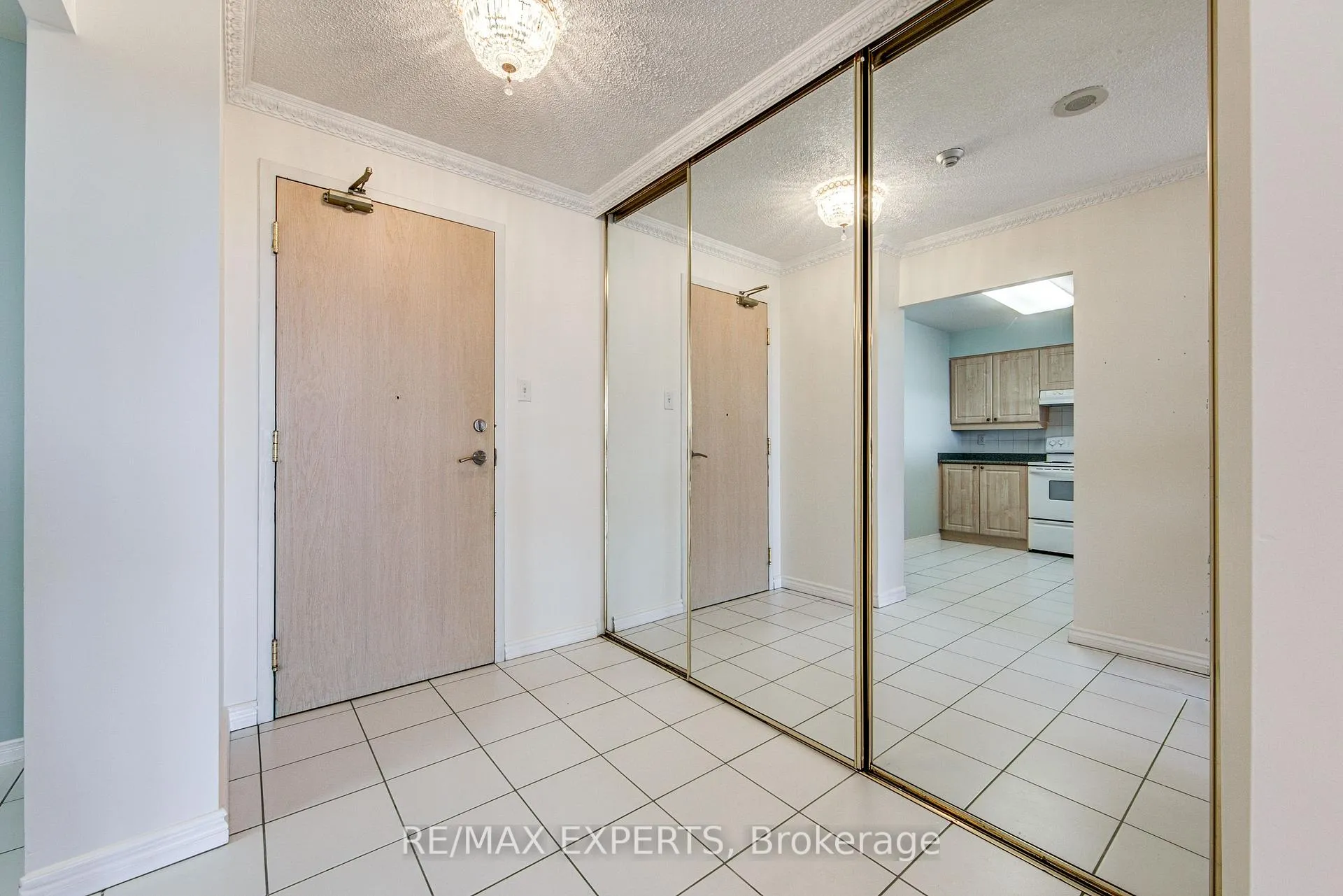 Photo 6 of Unit 1102, 11 Townsgate Drive, Vaughan, Crestwood-Springfarm-Yorkhill — HOMEH
