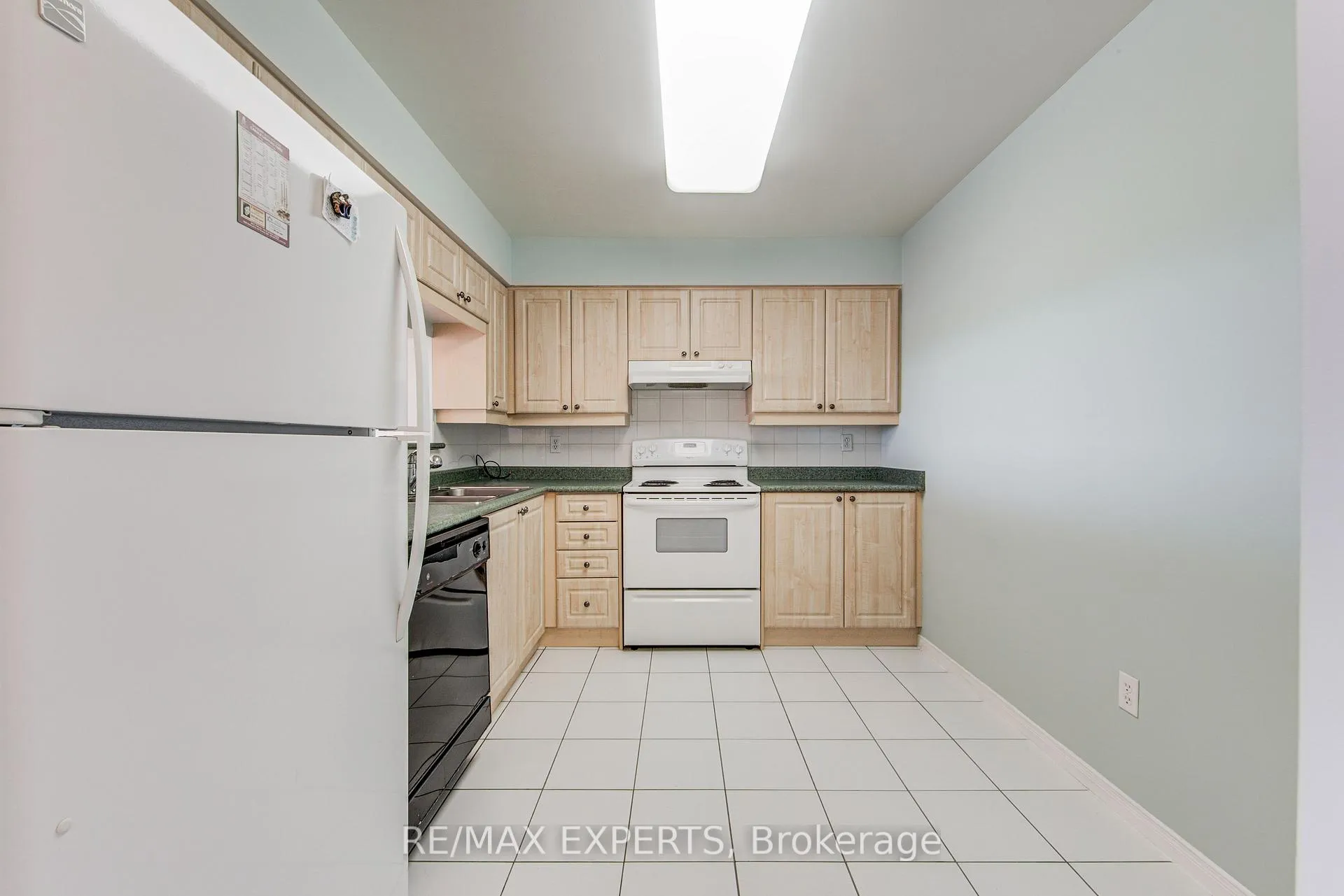 Photo 9 of Unit 1102, 11 Townsgate Drive, Vaughan, Crestwood-Springfarm-Yorkhill — HOMEH