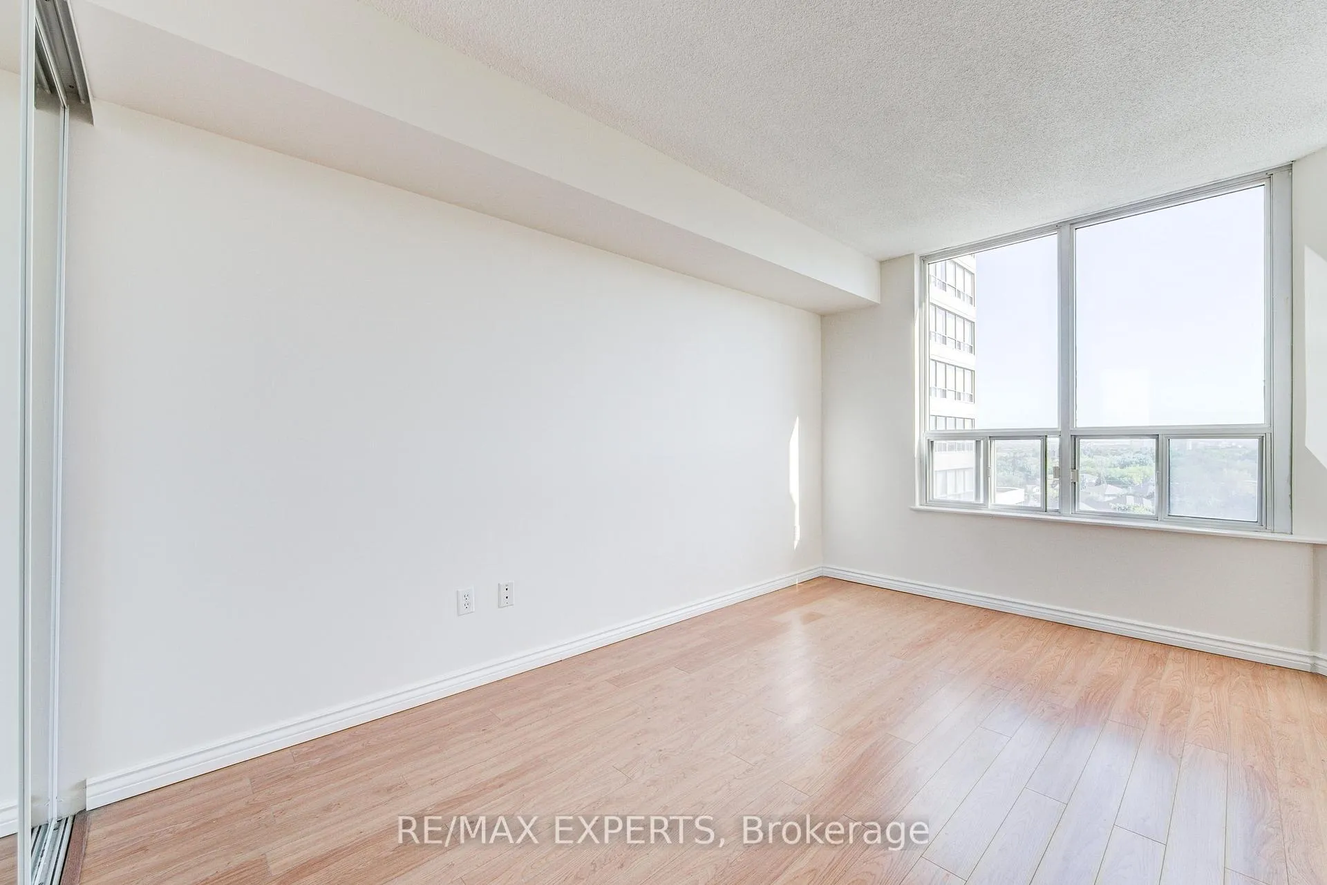 Photo 14 of Unit 1102, 11 Townsgate Drive, Vaughan, Crestwood-Springfarm-Yorkhill — HOMEH