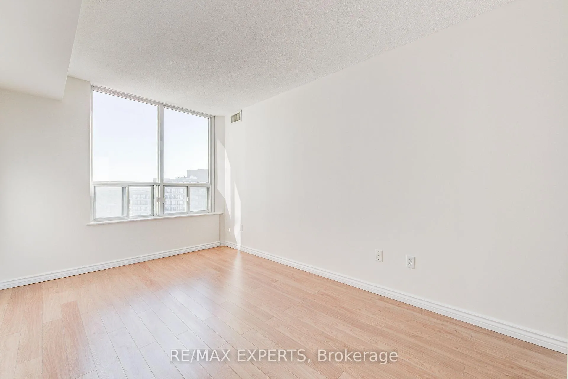 Photo 15 of Unit 1102, 11 Townsgate Drive, Vaughan, Crestwood-Springfarm-Yorkhill — HOMEH