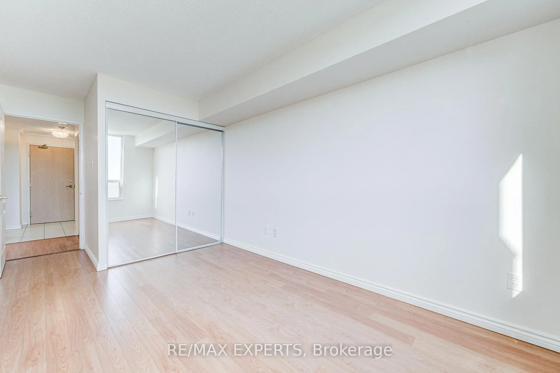 Photo 16 of Unit 1102, 11 Townsgate Drive, Vaughan, Crestwood-Springfarm-Yorkhill — HOMEH