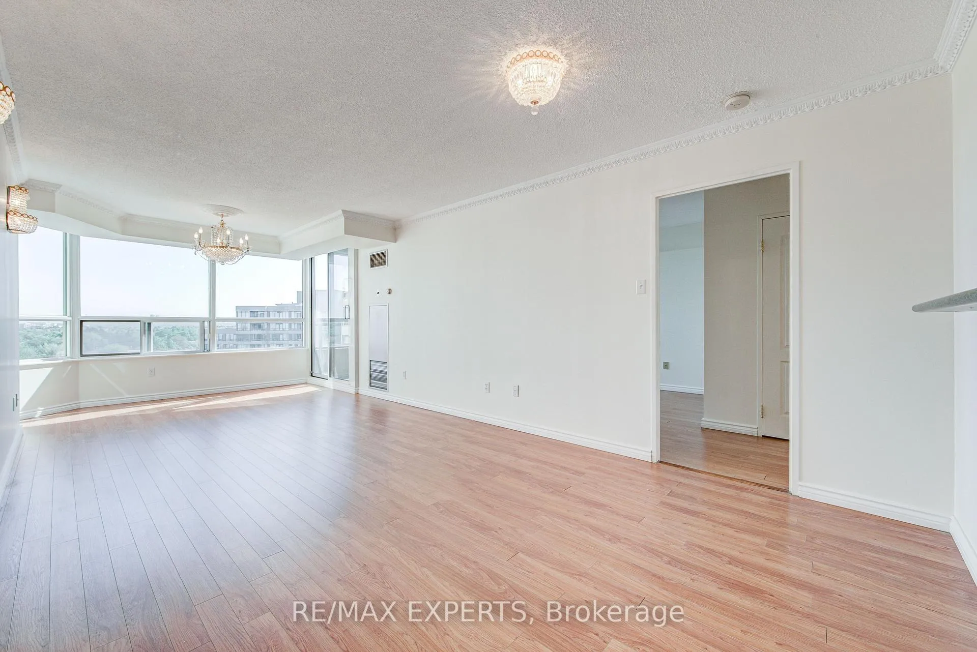 Photo 17 of Unit 1102, 11 Townsgate Drive, Vaughan, Crestwood-Springfarm-Yorkhill — HOMEH