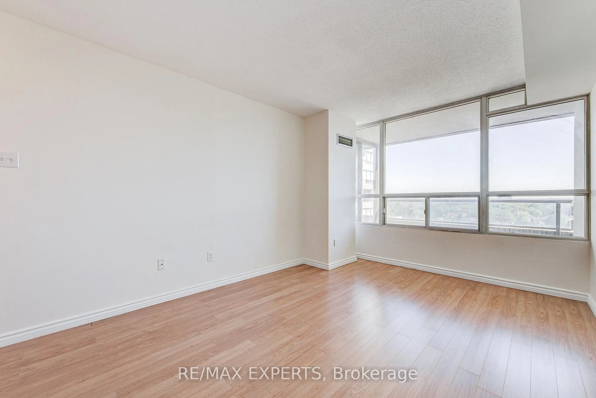 Photo 25 of Unit 1102, 11 Townsgate Drive, Vaughan, Crestwood-Springfarm-Yorkhill — HOMEH