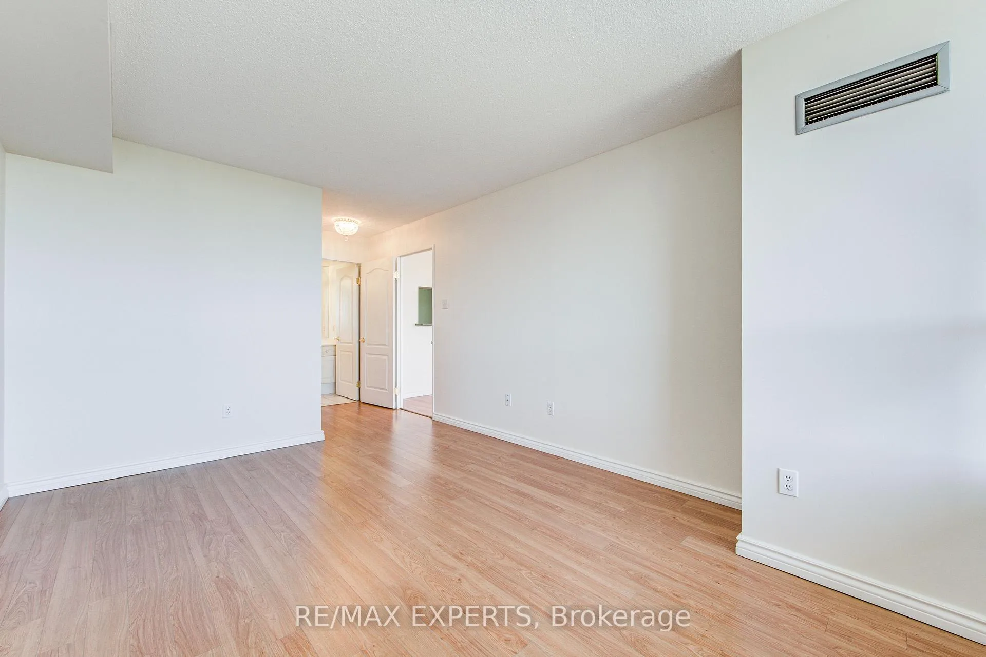 Photo 26 of Unit 1102, 11 Townsgate Drive, Vaughan, Crestwood-Springfarm-Yorkhill — HOMEH