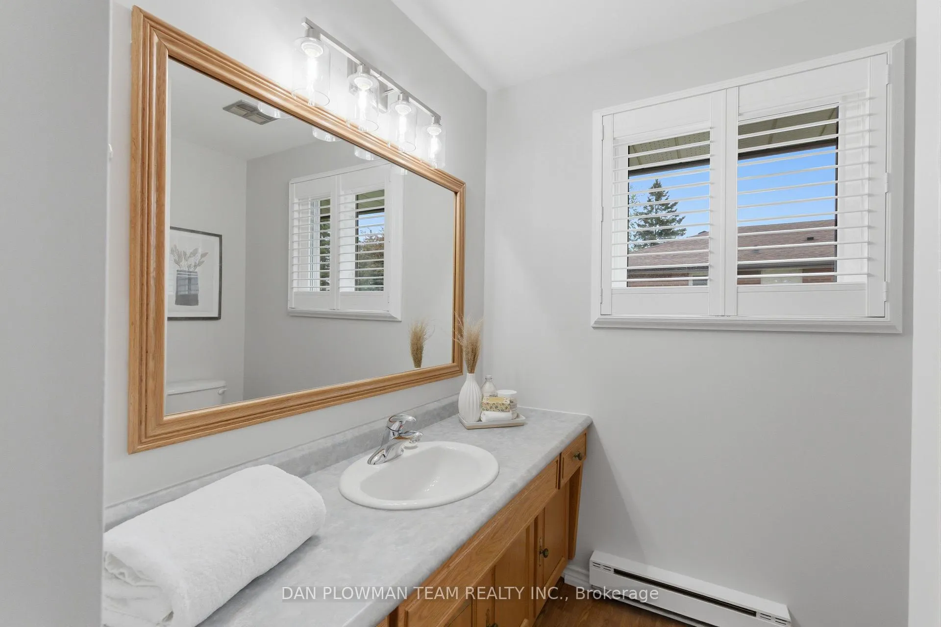 Photo 23 of 808 Central Park Boulevard N, Oshawa, Centennial — HOMEH