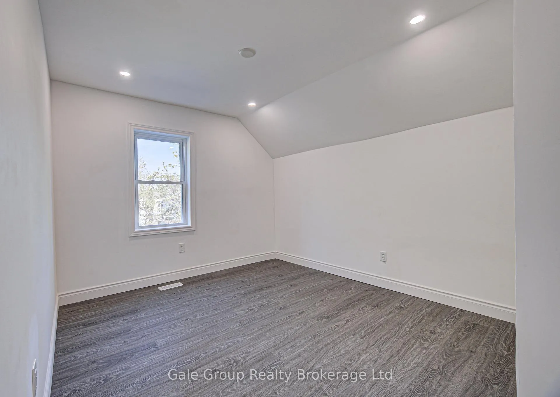 Photo 30 of 203 Talbot Street S, Norfolk, Simcoe — HOMEH