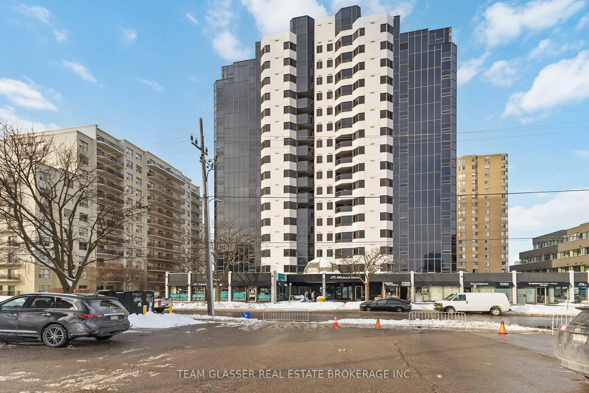 Front of Unit 904, 675 Richmond Street