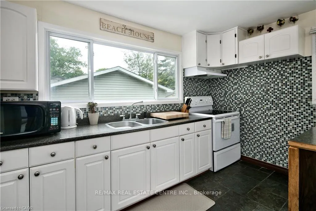 Photo 10 of 42 5th Lane, Wasaga Beach — HOMEH