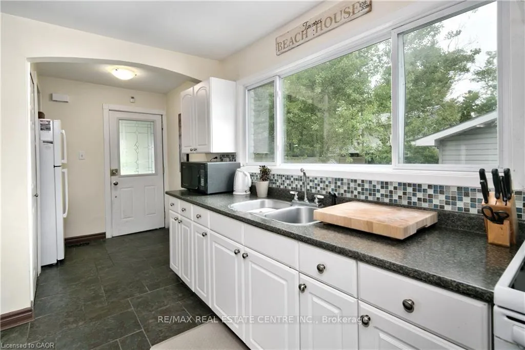 Photo 11 of 42 5th Lane, Wasaga Beach — HOMEH