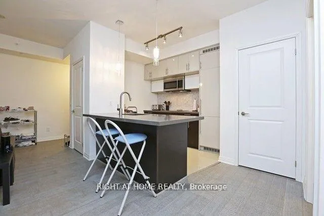 Photo 6 of Unit 607, 8 Mercer Street, Toronto, Waterfront Communities — HOMEH