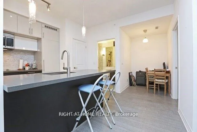 Photo 7 of Unit 607, 8 Mercer Street, Toronto, Waterfront Communities — HOMEH