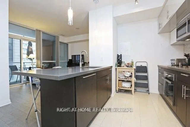 Photo 8 of Unit 607, 8 Mercer Street, Toronto, Waterfront Communities — HOMEH
