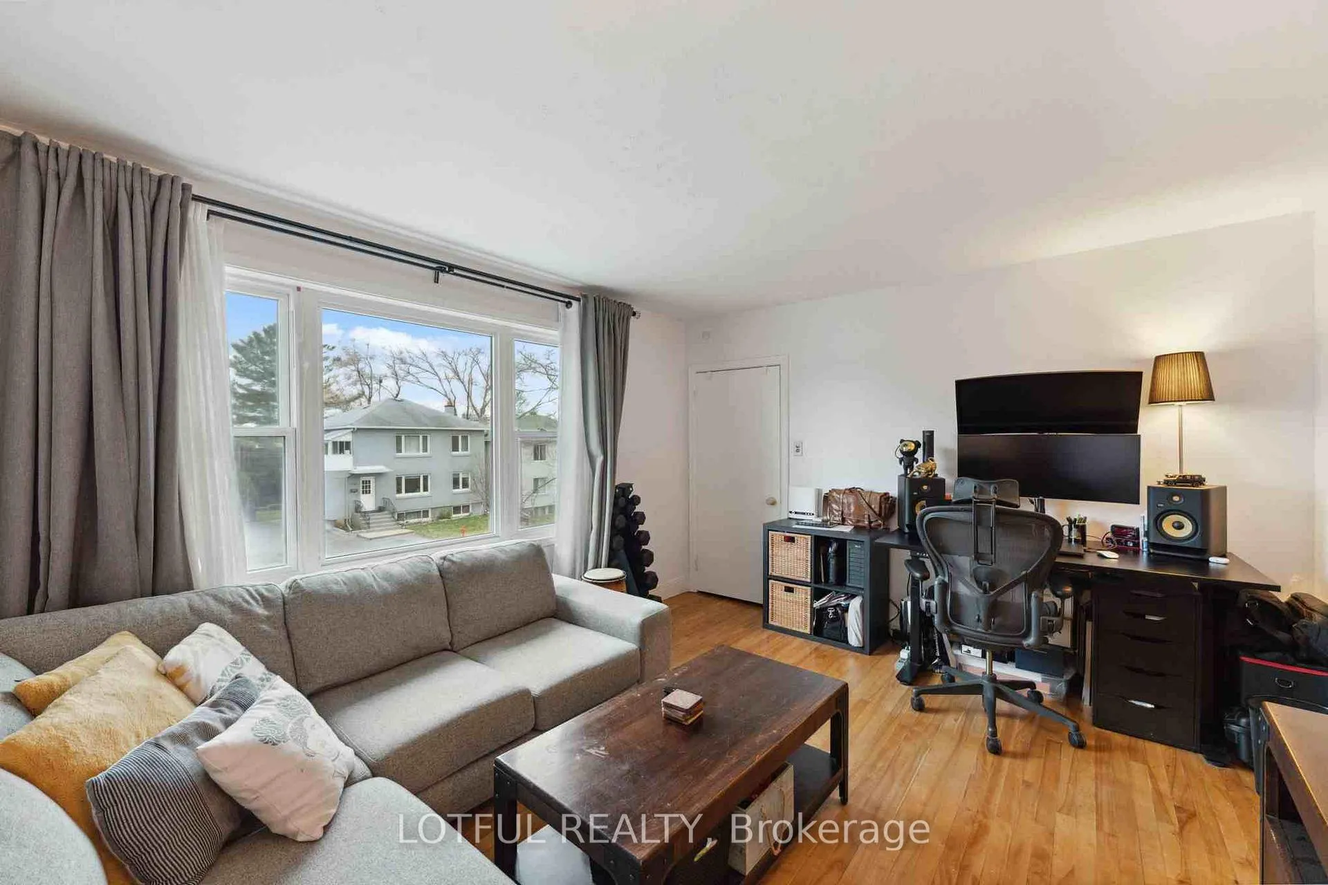 Photo 2 of Unit B, 2427 Chasseur Avenue, Ottawa, Heron Park — HOMEH